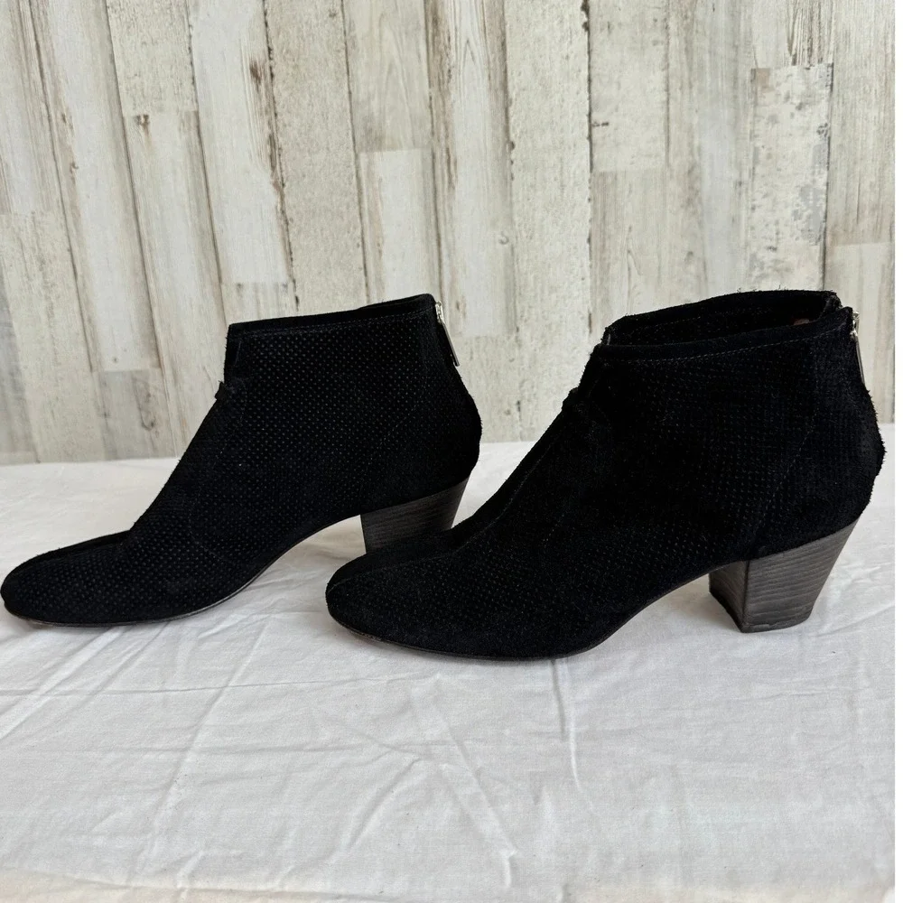 Aquatalia Marvin K Womens 8.5 Black Perforated Suede Block Heel Ankle Booties
